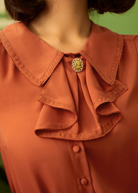 Blus med volangmönster