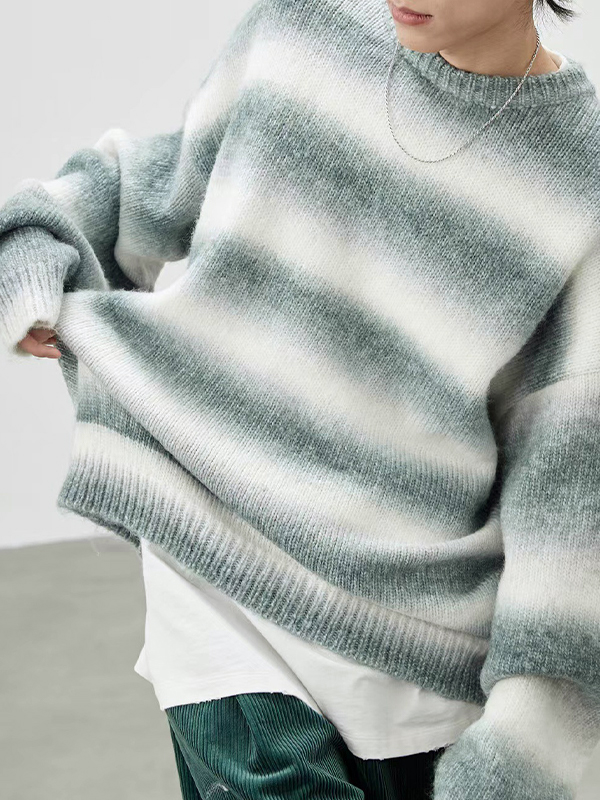 Lockerer Herrenpullover mit Ombre-Streifen