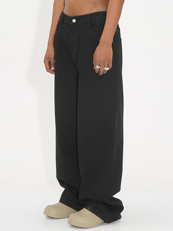 Lockere Herrenjeans in schwarzer Waschung mit elastischem Bund