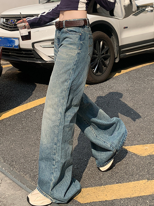 Schlagjeans im Retro-Wasserzeichen-Design