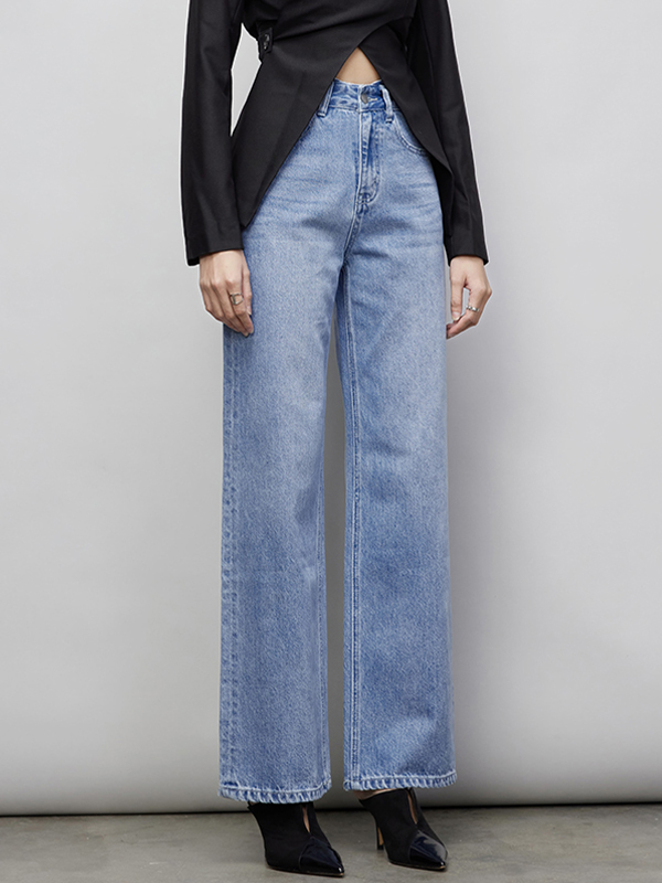 Modische, vielseitige Boyfriendjeans, die größer und schlanker wirken lassen