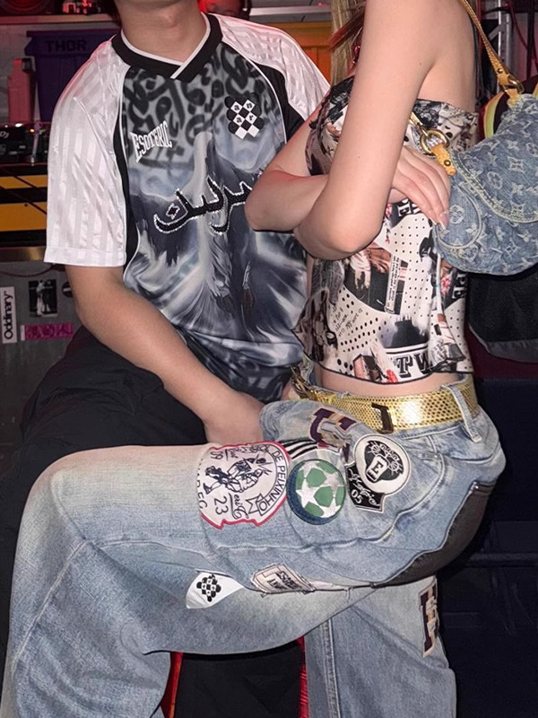 Designorientierte Fun Patches Boyfriend Jeans