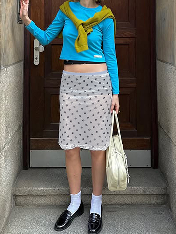 Maxirock mit kontrastierenden Tupfen und Pailletten