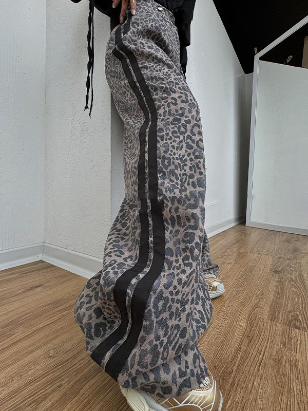 Hose mit weitem Bein und Leopardenstreifen an der Seite
