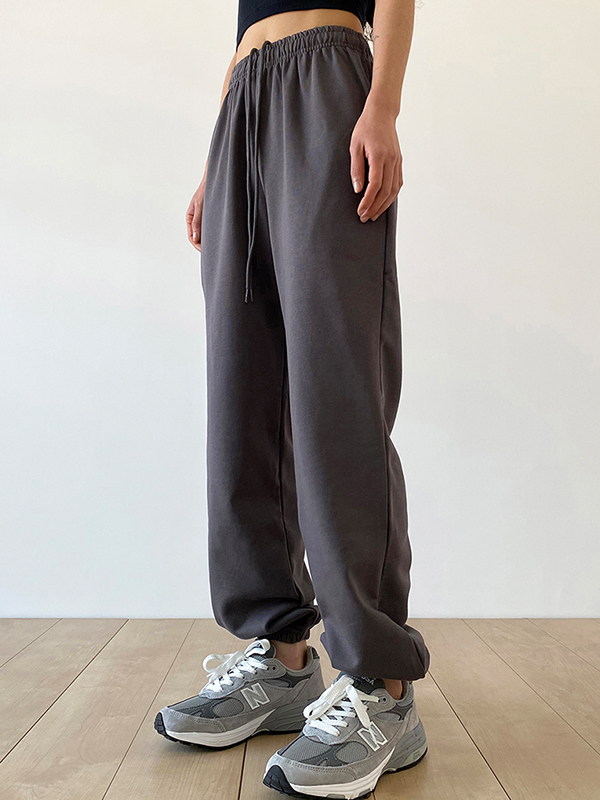 Locker sitzende Jogginghose mit Kordelzug