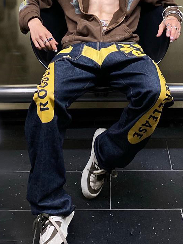 Lockere Jeans für Herren mit Totenkopf-Buchstaben-Print