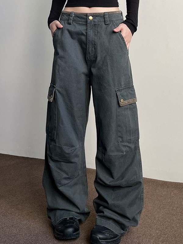 Plissierte Cargohose mit vielen Taschen