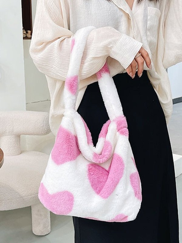 Fuzzy-Schultertasche mit Herzmuster