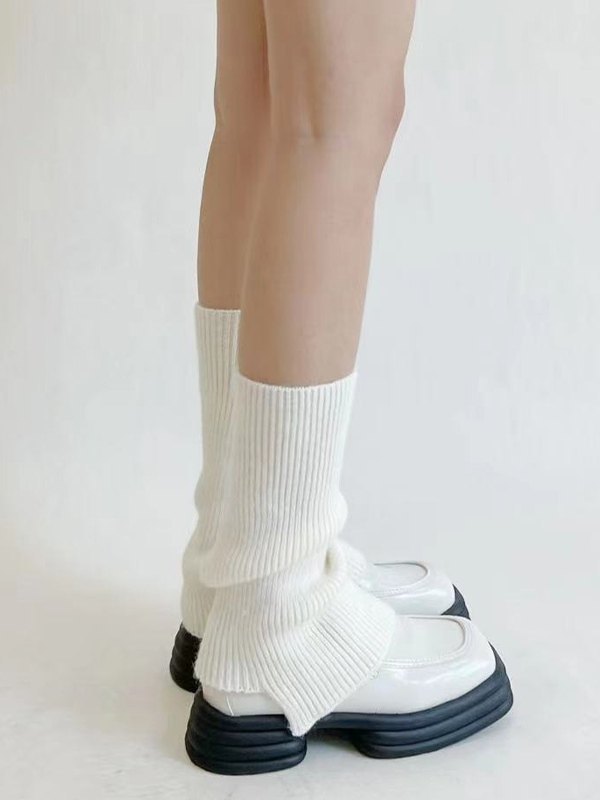 Gestrickte Beinlinge mit unregelmäßigem Schnitt