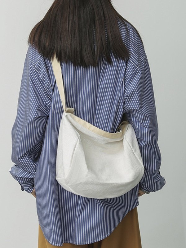 Einfarbige große Umhängetasche