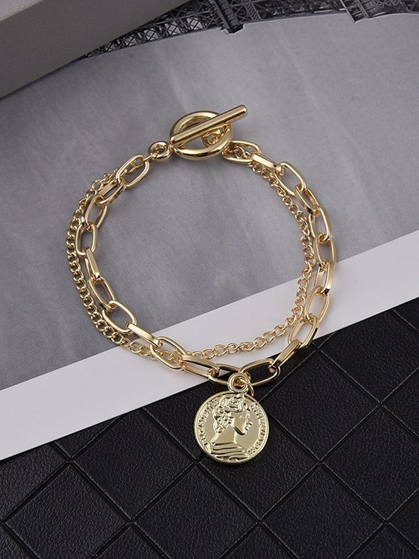 Doppellagiges Knebelarmband mit Münzanhänger