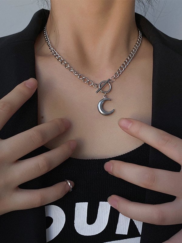 Silberne Halbmond-Anhänger-Toggle-Halskette