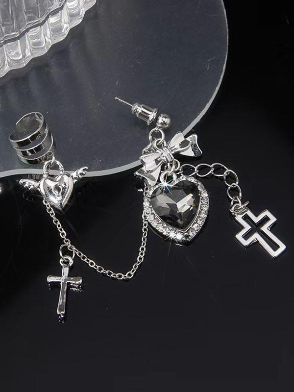 Punk-Ohrring mit Kreuz-Herz-Schleife, Charm-Kette und Manschette